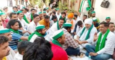 Muzaffarnagar News: राकेश टिकैत धरने पर बैठेः  मुजफ्फरनगर पुलिस पर लगाए गंभीर आरोप