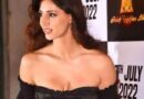 बिना मेकअप आर्टिस्ट के भी टिप-टॉप मेकअप कर इवेंट में पहुंची Disha Patani
