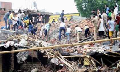 Ghaziabad News:नाले की निर्माणाधीन दीवार गिरने से 3 लोगों की दर्दनाक मौत Ghaziabad News:नाले की निर्माणाधीन दीवार गिरने से 3 लोगों की दर्दनाक मौत