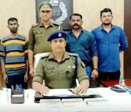 Gonda News: इंटरस्टेट गैंग का पर्दाफाश, लगभग 10 लाख रुपए के जेवरात बरामद Gonda News: इंटरस्टेट गैंग का पर्दाफाश, लगभग 10 लाख रुपए के जेवरात बरामद