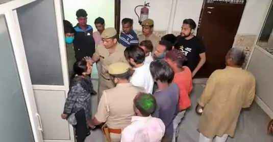 Muzaffarnagar: हॉस्पिटल में गर्भवती की मौत के बाद जमकर हंगामा, पहुंची पुलिस