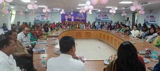 Muzaffarnagar: बैंको में आने वाली महिलाओं की मद्द करें- एसपी सिंह Muzaffarnagar: बैंको में आने वाली महिलाओं की मद्द करें- एसपी सिंह