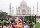 Agra News: उर्स के आखरी दिन ताजमहल पर उमड़ा सैलानियों का जन सैलाब,पर्यटकों में धक्का-मुक्की