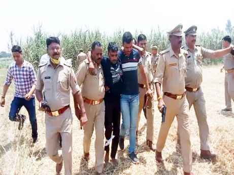 Muzaffarnagar News: पुलिस ने जवाबी फायरिंग की तो बदमाश के पैर में लगी गोली, एक सिपाही भी घायल Muzaffarnagar News: पुलिस ने जवाबी फायरिंग की तो बदमाश के पैर में लगी गोली, एक सिपाही भी घायल