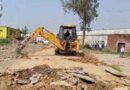Muzaffarnagar: भारी फोर्स के साथ अवेध कालोनियों पर चला बुल्डोजर