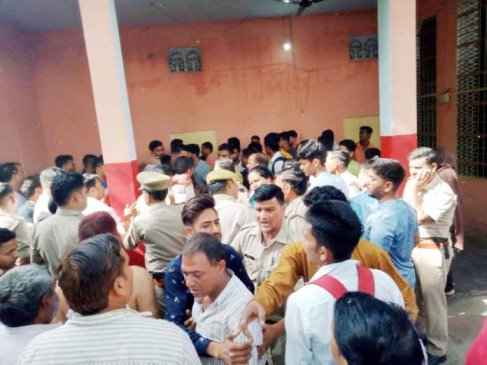 Muzaffarnagar News: प्रतिमाओं को खंडित करने पर हुआ हंगामा, पुलिस ने मामला कराया शांत