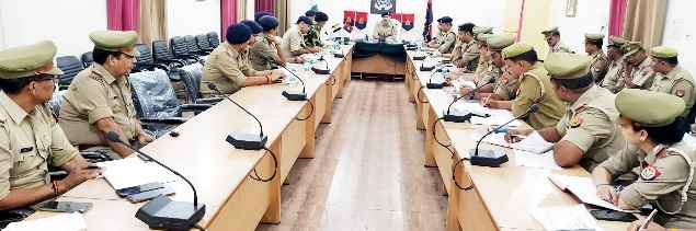 Muzaffarnagar News: आगामी सहारनपुर मंडल स्थानीय प्राधिकारी सीट चुनाव को लेकर एसएसपी ने ली बैठक Muzaffarnagar News: आगामी सहारनपुर मंडल स्थानीय प्राधिकारी सीट चुनाव को लेकर एसएसपी ने ली बैठक