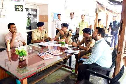 Muzaffarnagar News: जिलाधिकारी व वरिष्ठ पुलिस अधीक्षक ने सुनी समाधान दिवस में समस्याएं