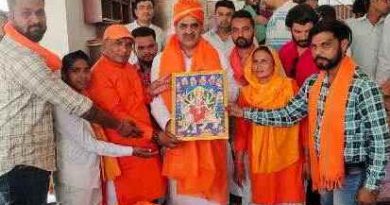 Muzaffarnagar News: मंत्री डॉ0 संजीव बालियान  को हिंदू महासभा टीम ने सम्मानित किया