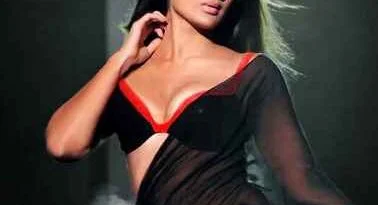 Kareena Kapoor ने ब्लैक ड्रेस पहन बढ़ाई फैंस की धड़कन.. 5 Kareena-Kapoor_