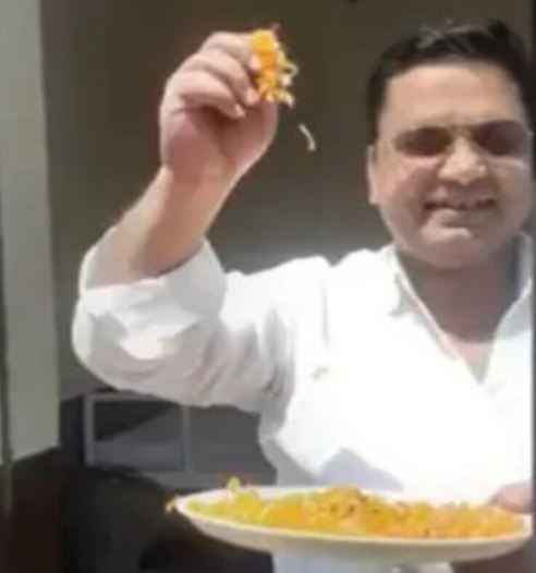 Moradabad News: Rss के पथ संचलन पर पुष्प वर्षा करने वाले मुस्लिम डॉक्टर के खिलाफ मस्जिदों से फतवा जारी Moradabad News: Rss के पथ संचलन पर पुष्प वर्षा करने वाले मुस्लिम डॉक्टर के खिलाफ मस्जिदों से फतवा जारी