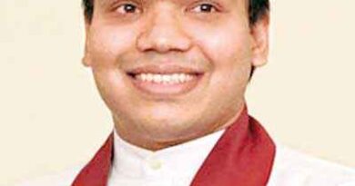 Sri Lanka: आर्थिक संकट के बीच Pm के बेटे नमल राजपक्षे ने मंत्री पद से दिया इस्तीफा