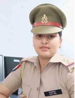 Amethi News: मिला महिला Si Rashmi Yadav का फांसी के फंदे से लटकता शव, पिता बोले- बहादुर बेटी नहीं कर सकती सुसाइड