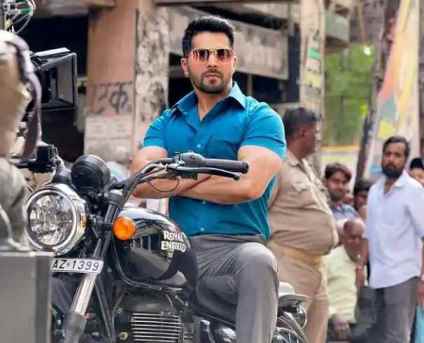 Varun Dhawan की ‘बवाल’ के सेट से लीक हुई तस्वीर.. Varun Dhawan की ‘बवाल’ के सेट से लीक हुई तस्वीर..