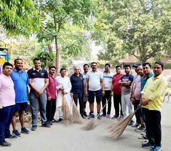 Muzaffarnagar: कम्पनी बाग में स्वच्छता अभियान चलाया-विजय वर्मा