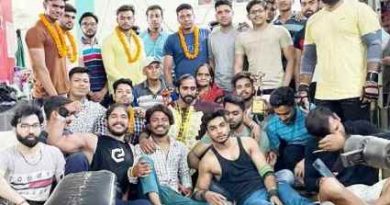 Muzaffarnagar News: बॉडीबिल्डर प्रतियोगिता में ट्राफी जीतकर बढाया मान