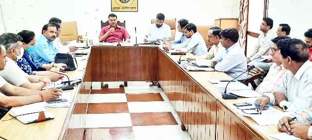 Muzaffarnagar News: गंगा के घाटो पर साफ-सफाई को लेकर नाले की साफ-सफाई एवं फोगिंग छिडकाव करने के निर्देश