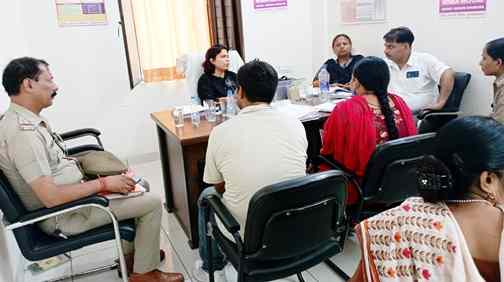 Muzaffarnagar News: फूलों की दुकाने सजी कम्पनी बाग के बाहर 1 Muzaffarnagar