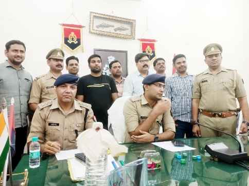 Muzaffarnagar News: अवैध शराब का कारोबार करने वाले अन्तर्राज्यीय गैंग का खुलासा, १८ पेटी नकली शराब बरामद