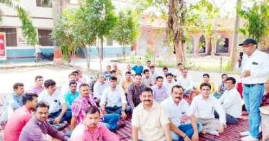 Muzaffarnagar News: उत्तर प्रदेश माध्यमिक शिक्षक संघ ने समस्याओं को लेकर किया प्रदर्शन