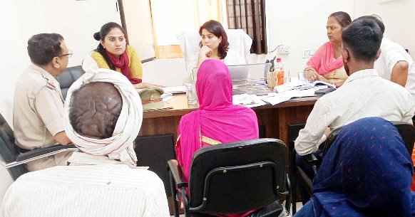 Muzaffarnagar News: नोडल अधिकारी द्वारा प्राप्त शिकायतों का किया निस्तारण Muzaffarnagar News: नोडल अधिकारी द्वारा प्राप्त शिकायतों का किया निस्तारण