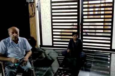 Muzaffarnagar News: ससुराल के बाहर धरने पर बैठ गई चीना, देर रात दोनों पति-पत्नी में फैसला