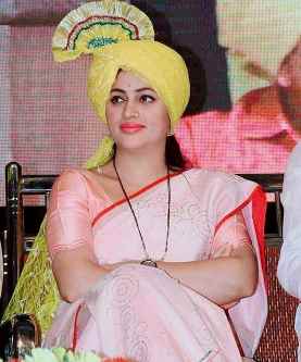 Navneet Rana की गिफ्तारी का मामला पहुंच गया संसद, ओम बिड़ला से शिकायत Navneet Rana की गिफ्तारी का मामला पहुंच गया संसद, ओम बिड़ला से शिकायत