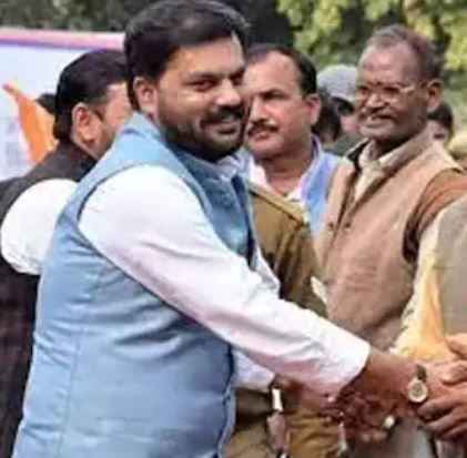 सिराथू विधायक पल्लवी पटेल के पति Pankaj Patel  ने दिया इस्तीफा