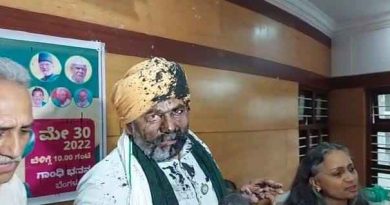 Rakesh Tikait पर Bangalore में फेंकी काली स्याही, कार्यक्रम में जमकर तोड़फोड़ हंगामा