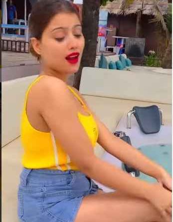 Aarohi Singh ने Khesari Lal के भोजपुरी गाने पर हिलाई कमर, पसंद आई केमिस्ट्री