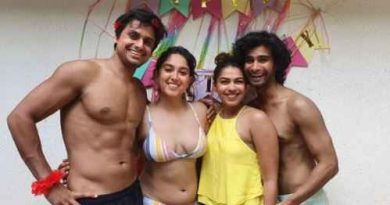 पूल में एन्जॉय करते Ira Khan की बर्थडे पार्टी