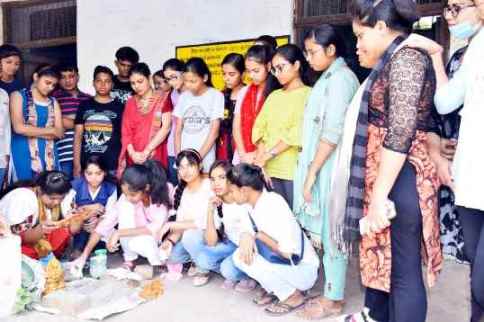 Muzaffarnagar News: चित्रकला कार्यशाला के अंतर्गत विभिन्न माध्यमों में चित्रण एवं मूर्तिकला से संबंधित कार्य प्रशिक्षण Muzaffarnagar News: चित्रकला कार्यशाला के अंतर्गत विभिन्न माध्यमों में चित्रण एवं मूर्तिकला से संबंधित कार्य प्रशिक्षण