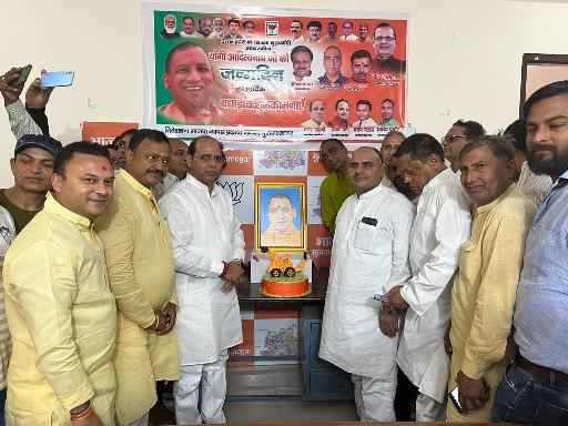 Muzaffarnagar News: सीएम का भाजपाईयों ने मनाया जन्मदिन, वंदे मातरम् गायन के साथ कार्यक्रम का शुभारम्भ