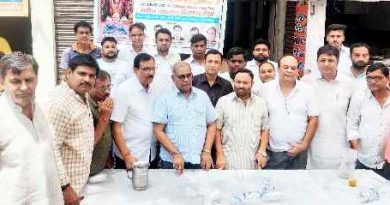 Muzaffarnagar News:सिद्ध पीठ कैंची धाम के स्थापना दिवस के अवसर पर तपती गर्मी में लगाई छबील