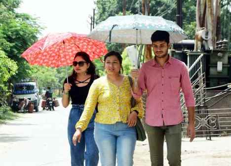 Muzaffarnagar: गर्मी का आलम जारी, बिजली कट से लोग बेहाल