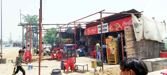 Muzaffarnagar News: योगी सरकार के कड़े आदेशों निर्देशों के बाद पुलिस ने हटाया अवैध अतिक्रमण