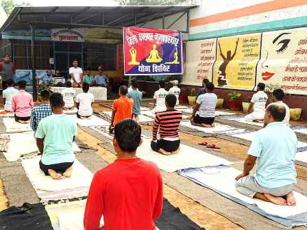 Muzaffarnagar News: योग प्रशिक्षण शिविर का जिला कारागार में हुआ आयोजन