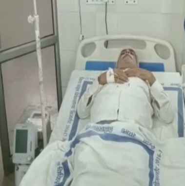 Bijnor News: जीतपुर खर्क गाँव मे बिजली चोरी की जांच करने पहुंची टीम पर सिर पर फावड़े से हमला