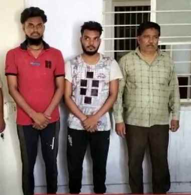 Fatehpur News: इस्लामिक संगठन की आड़ में अवैध जबरन धर्मांतरण, मौलवी सहित अन्य आरोपियों की तलाश शुरू Fatehpur News: इस्लामिक संगठन की आड़ में अवैध जबरन धर्मांतरण, मौलवी सहित अन्य आरोपियों की तलाश शुरू