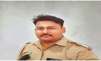 Kushinagar News: संत कबीर नगर के रहने वाले हेड कांस्टेबल धर्मवीर यादव को संदिग्ध वाहन ने रौंदा Kushinagar News: संत कबीर नगर के रहने वाले हेड कांस्टेबल धर्मवीर यादव को संदिग्ध वाहन ने रौंदा