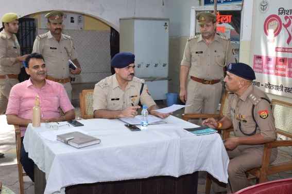  Khatauli News: जिलाधिकारी व वरिष्ठ पुलिस अधीक्षक ने थाना खतौली में समाधान दिवस पर सुनी जनसमस्याएं