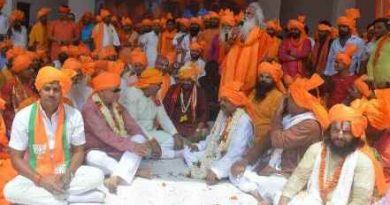 Cm Yogi के 50वें जन्मदिन पर अयोध्या में पूजा अर्चना, 51 क्विंटल का लड्डू आकर्षण का केंद्र