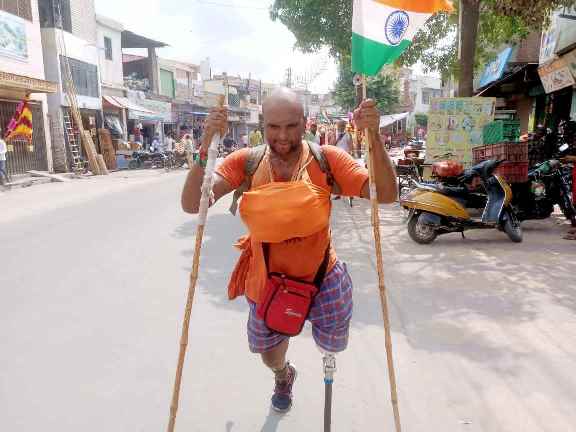 Muzaffarnagar News: भोले की भक्ति में दीवाना दिव्यांग गोमुख से हरियाणा चला Muzaffarnagar News: भोले की भक्ति में दीवाना दिव्यांग गोमुख से हरियाणा चला