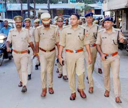 Muzaffarnagar News: वरिष्ठ पुलिस अधीक्षक विनित जायसवाल द्वारा फोर्स के साथ फ्लैगमार्च