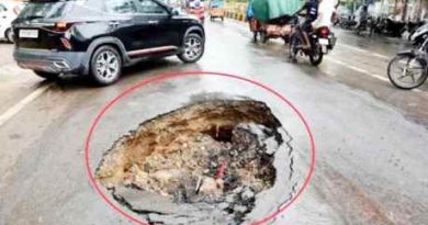 Muzaffarnagar: हादसों को न्यौता दे रहा सदर तहसील के सामने गहरा गड्ढा