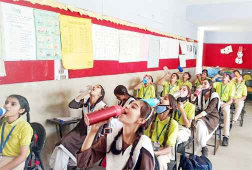 Muzaffarnagar News: राष्ट्रीय कृमि मुक्ति दिवस मनाया, एल्बेंडाजोल की एक एक. गोली खिलाई गई