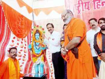 Muzaffarnagar News: राष्ट्रीय हिंदू शक्ति संगठन के कावड़ शिविर का शुभारंभ, हिंदू धर्म की रक्षा के शस्त्र धारण करना चाहिए-यतिनरसिंहनंद गिरी म