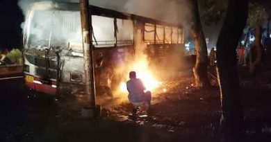 Muzaffarnagar News: श्मशान घाट के पास देर रात्रि बस में लगी आग से मचा हड़कम्प