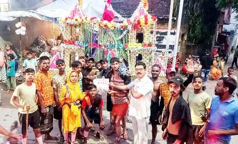 Muzaffarnagar News: भोलो की सेवा कर सम्मान पत्र भेट किये