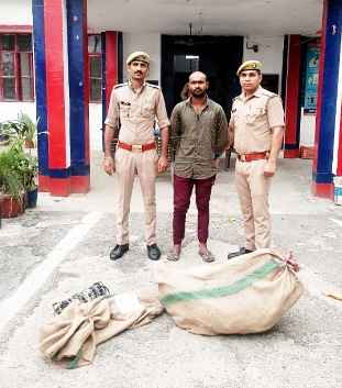 Muzaffarnagar News:  पुलिस ने चोरी किए गए माल सहित शातिर को किया गिरफ्तार